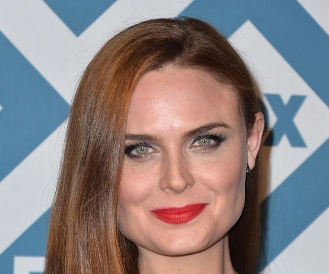 Emily Deschanel Net Worth