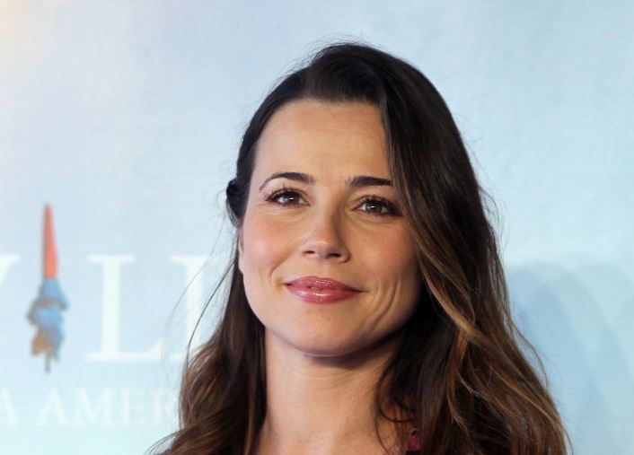 Linda Cardellini Net Worth