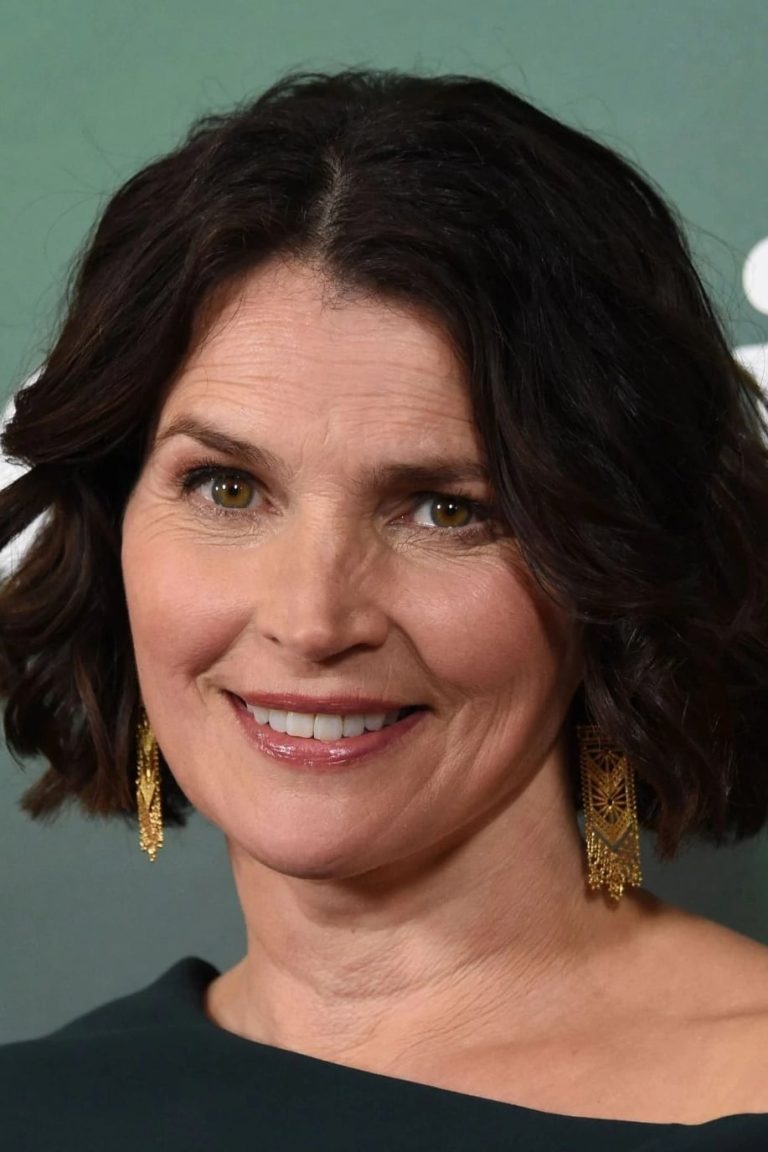 How Rich is Julia Ormond