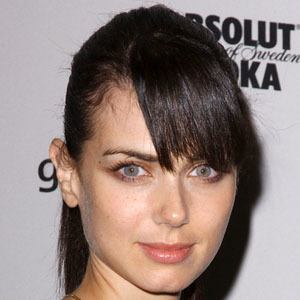 Mia Kirshner: Net Worth and Amassed Wealth