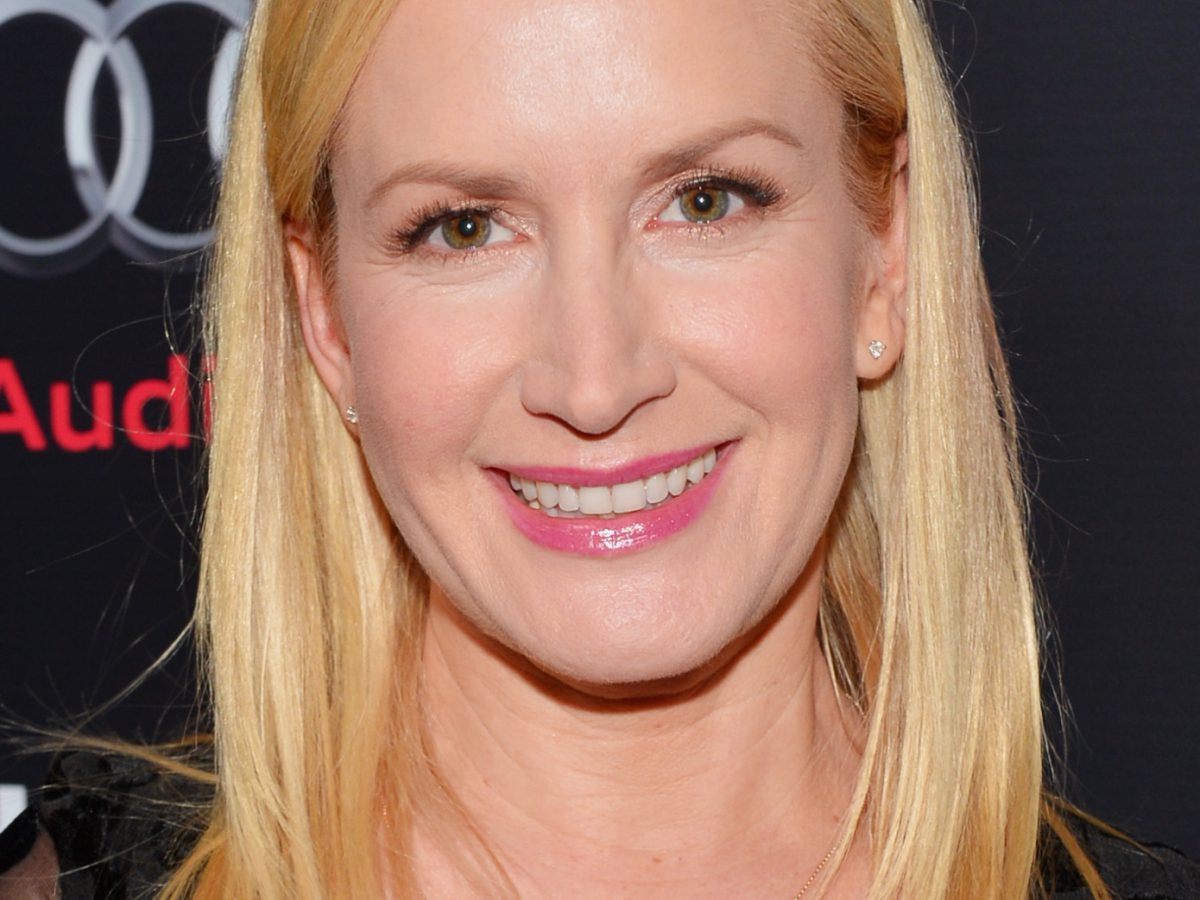 Angela Kinsey Wealth